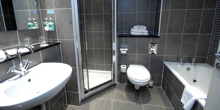Killarney Court Hotel - Executive Bathroom