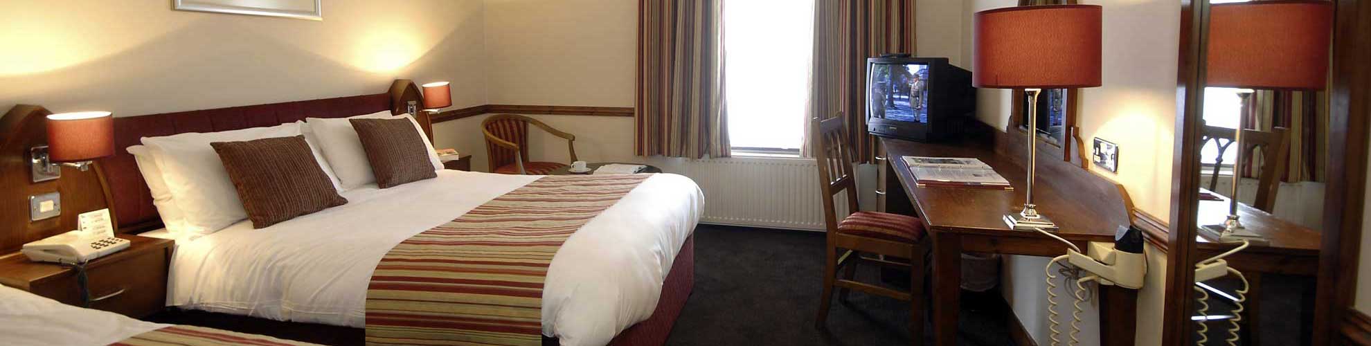Killarney Court Hotel - Hotel Bedroom